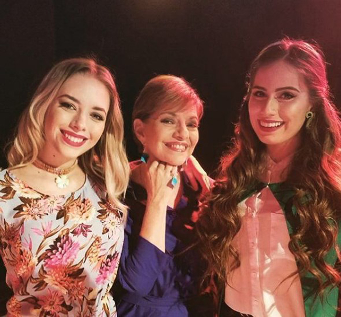 Carmen Julia Álvarez posó junto a las actrices Daniela Dos Santos y Nathaly Acedo