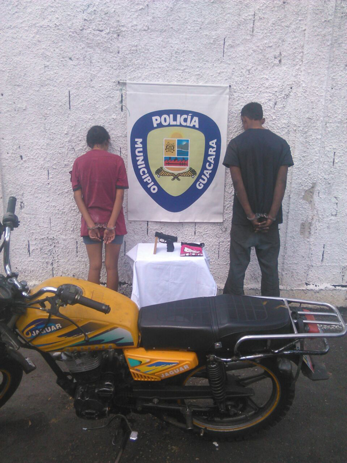 Detenidos y arma