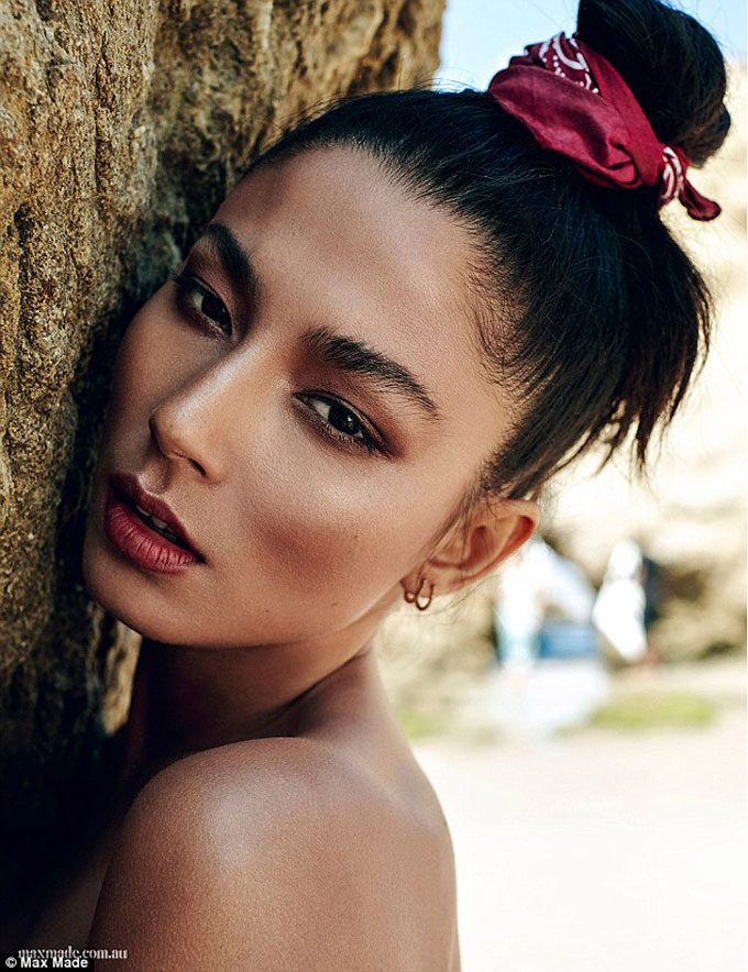 topless Jessica Gomes