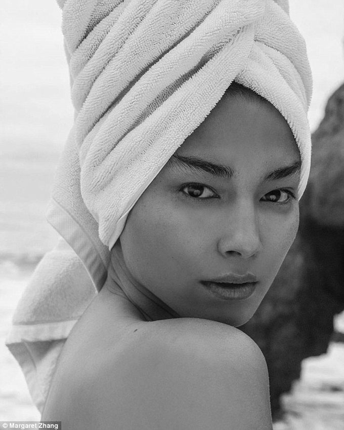 topless Jessica Gomes 