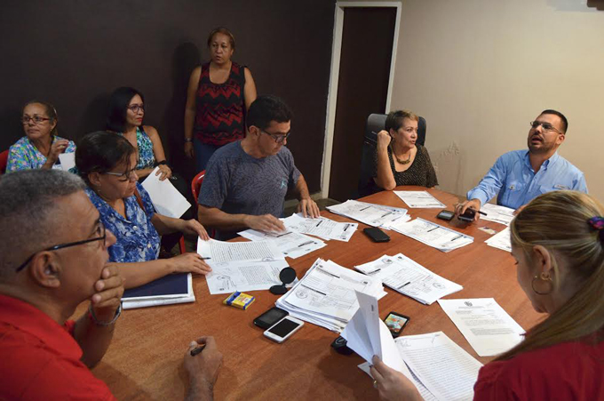 Gerardo Sánchez continúa entregando títulos de tierra