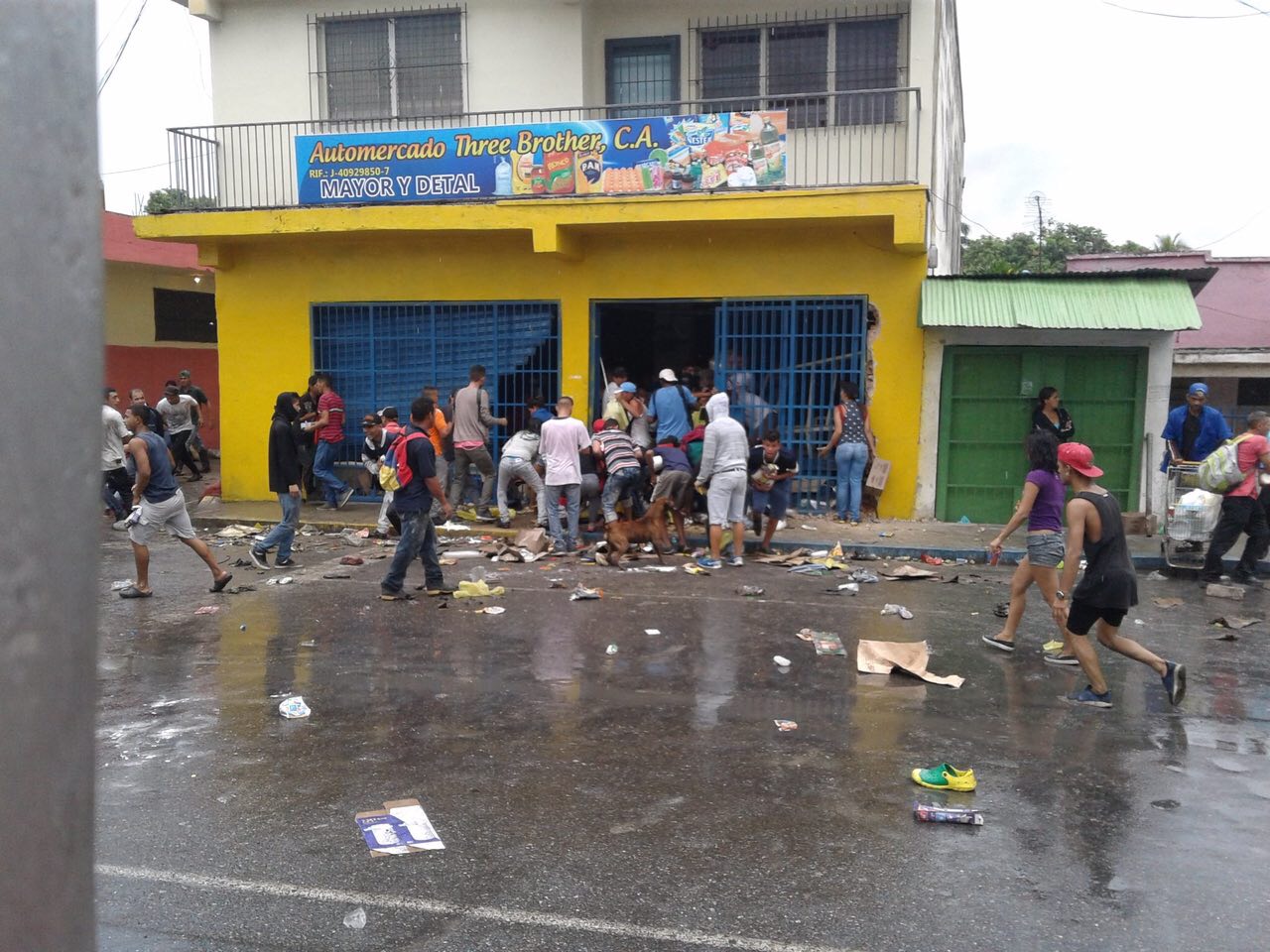 Grupo de delincuentes robaron locales en Naguanagua (1)